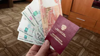 Что положено пенсионерам, у которых имеется карта «Мир»: выплаты, льготы и кое-что еще