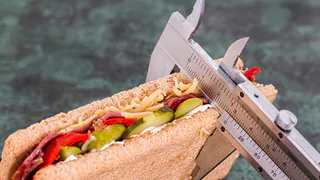 Как сбросить вес к Новому году: простые и действенные советы фитнес-тренера  