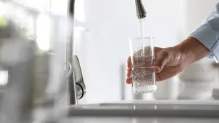 Эксперт рассказала, как понять, что в кране плохая вода