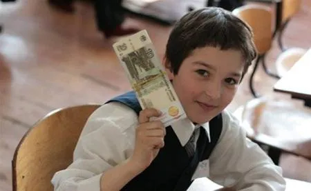 На школьников предложено ежегодно выделять 15 тысяч рублей