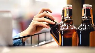 Названы первые признаки отравления метанолом