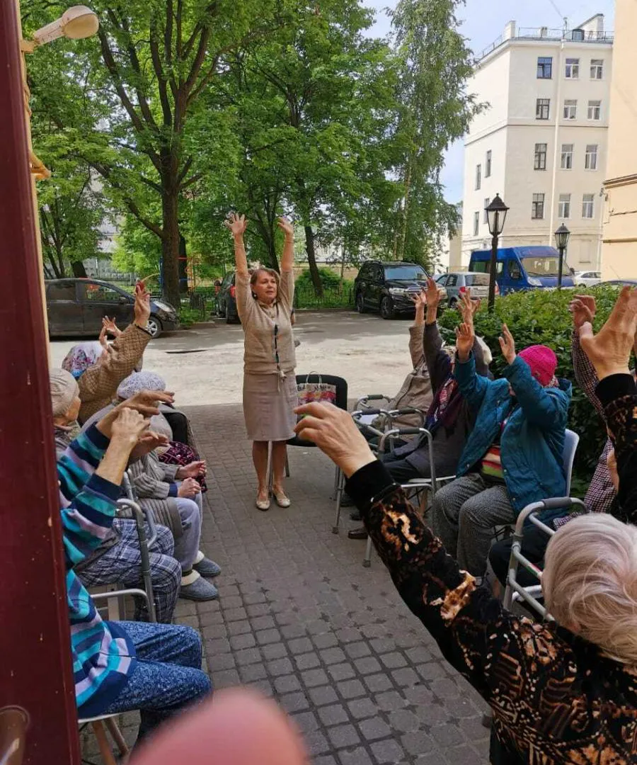 Где лучше пожилому человеку? Дома или в пансионате для пожилых?