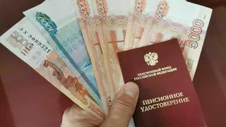 Будущие пенсионеры продолжают стремительно терять свои накопления