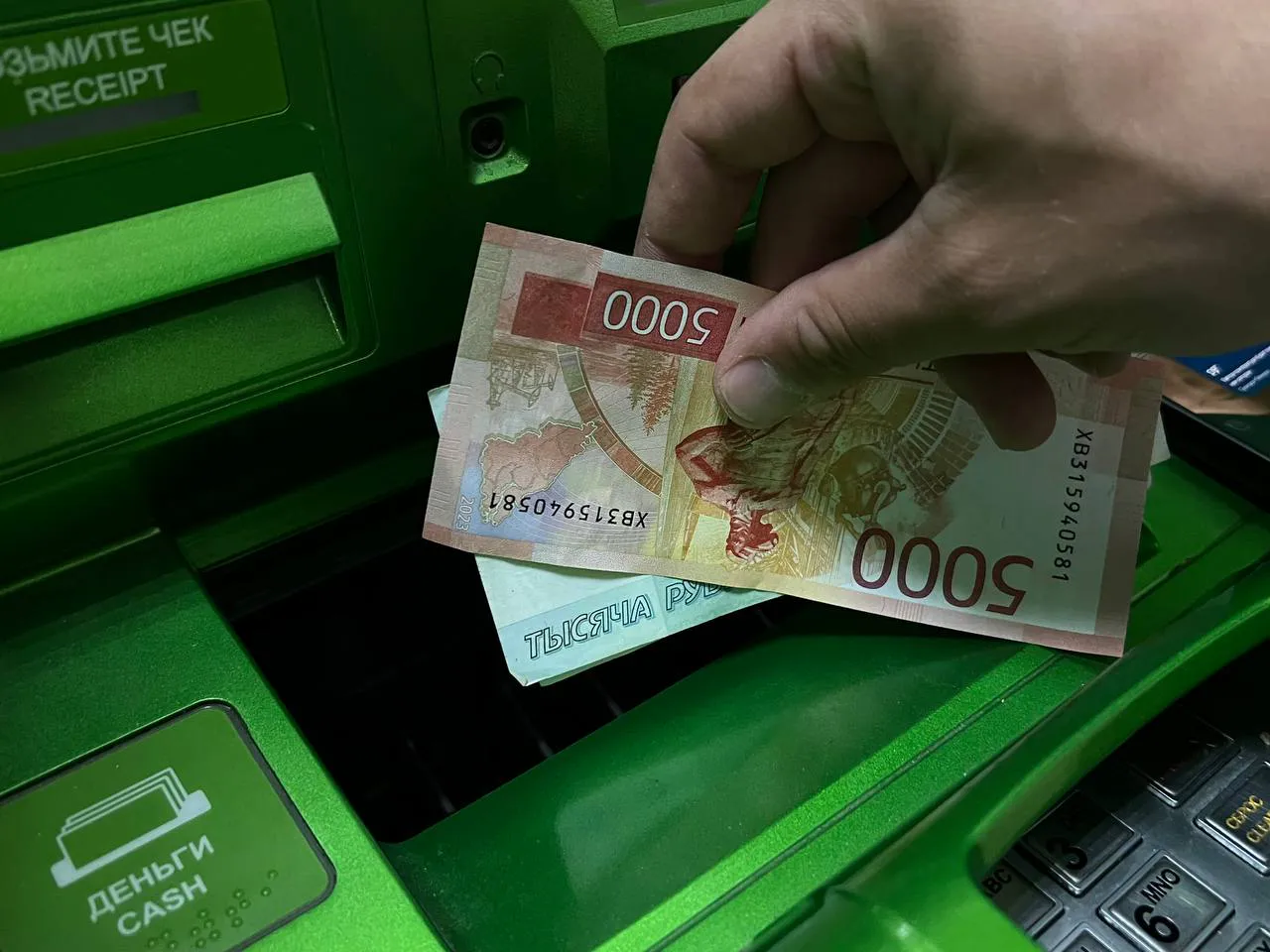 В 1984 мама положила 500 рублей на сберкнижку для моего 18-летия: пришла в Сбербанк в 2025 и окаменела от суммы