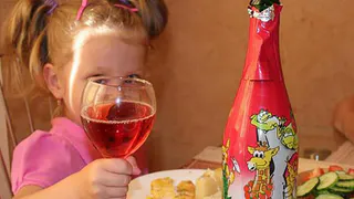 В России могут запретить «детское шампанское»