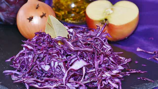Быстрый и витаминный салат с пекинской капустой и яблоком: готовим за 5 минут