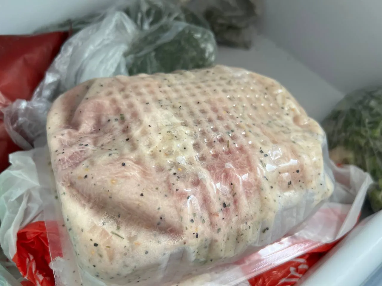 Как долго хранятся в морозилке овощи, мясо и грибы? Ответ экспертов Роскачества вас удивит