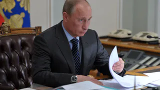 Президент Владимир Путин подписал закон о повышении зарплаты 4 миллионам россиян с 2025 года