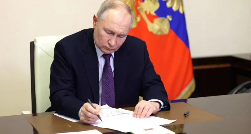 Путин раскритиковал несвоевременную индексацию тарифов ЖКХ и необходимость ремонта жилья
