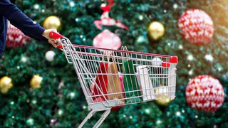 Стали известны самые популярные в период новогодних праздников продукты и алкоголь