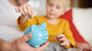 Социальный фонд поделился графиком выплат пособий на июль