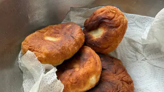Стакан кефира и 1 яйцо – гора вкусных пирожков с начинкой за 15 минут: тесто, которое всегда получается