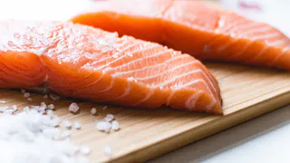 Как самостоятельно засолить красную рыбу: простой и вкусный рецепт