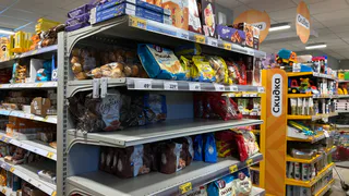 Работники магазинов сами избегают: 5 продуктов, которые лучше не брать с полок