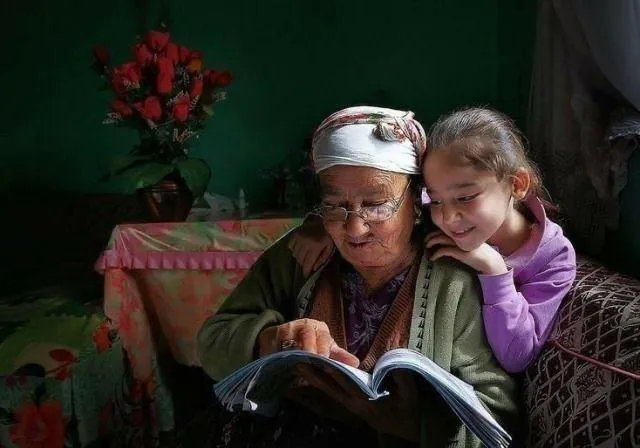 Эксперты поделились, могут ли бабушки и дедушки полноценно заменить родителей