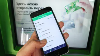 Банки начали блокировать переводы из-за этих фраз: как не потерять доступ к деньгам