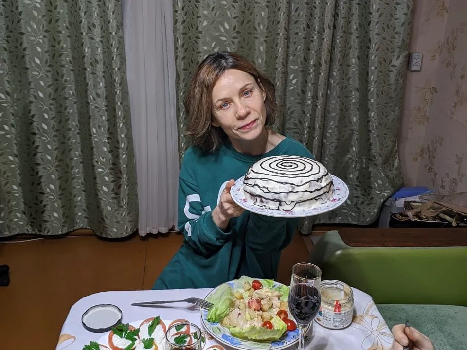 Не с маслом: вот с каким продуктом нужно смешать сгущенку, чтобы получить "Обалденный" крем для тортов - всего за 1 минуту