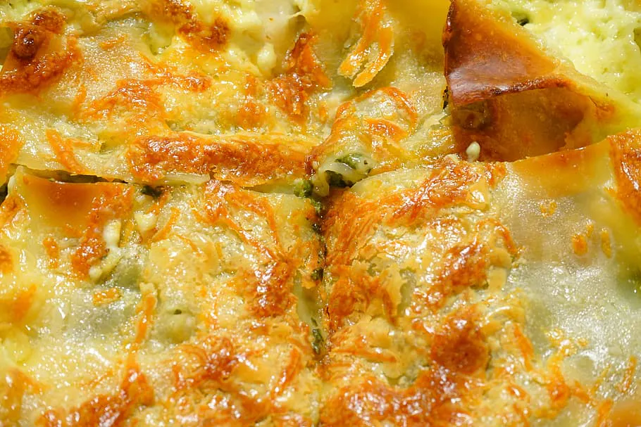 Простой и вкусный рецепт куриной запеканки с картофелем: идеальный ужин за один час
