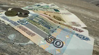 Кому на карту придут 1300 рублей 12–13 февраля: проверьте свои поступления
