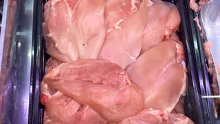 Спросил у мясника на рынке, почему на мясе нет ценников: вот что он мне рассказал