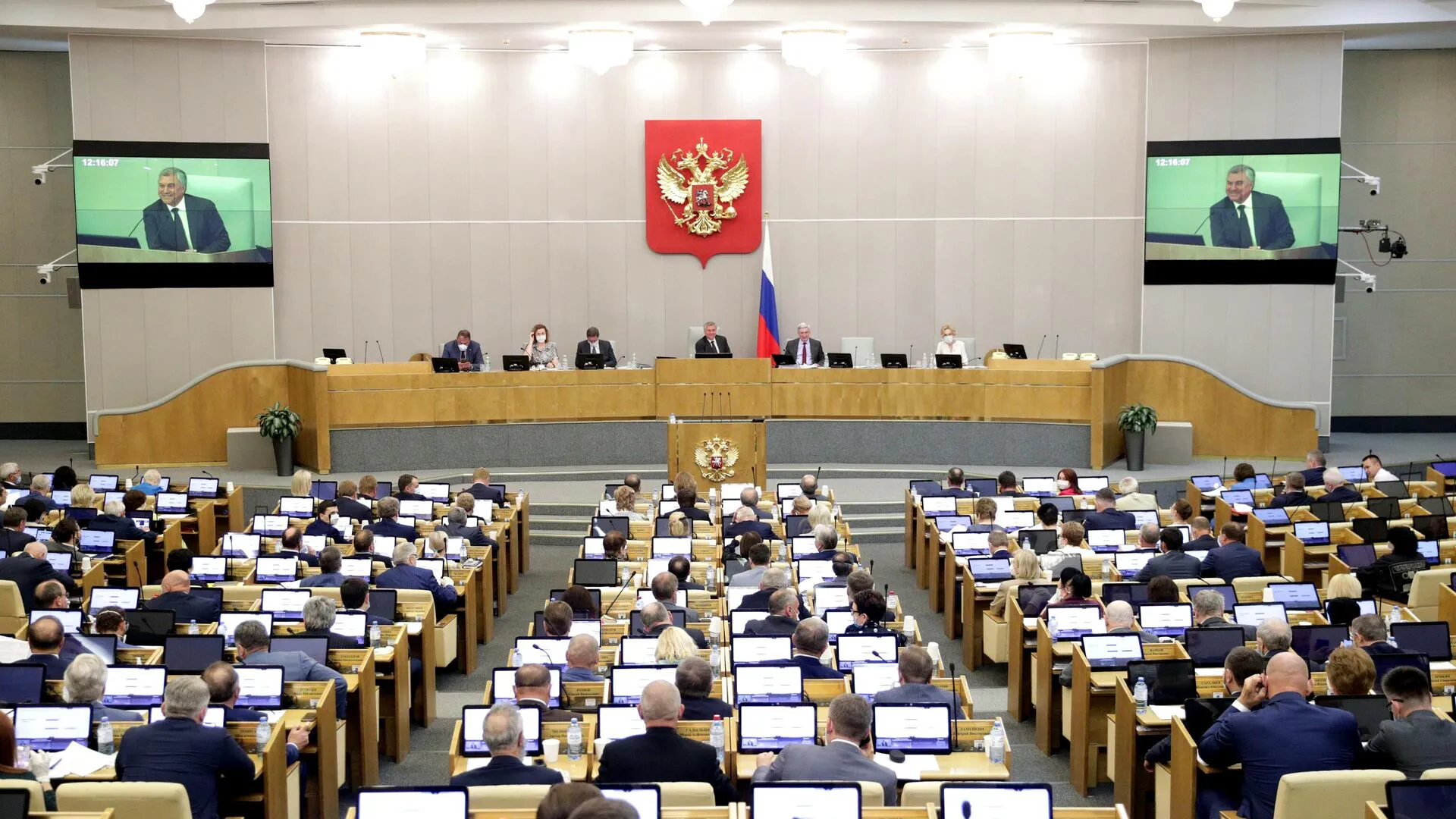 В России с сентября вступают в силу новые законы: что изменится для граждан