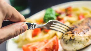 Индейка не для всех: заболевания, при которых нужно ограничить это мясо  
