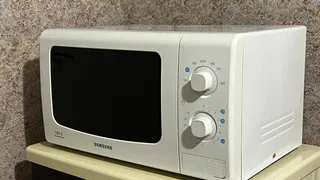 Секретная кнопка в микроволновке: узнала пару плюшек — теперь вся еда вкуснее