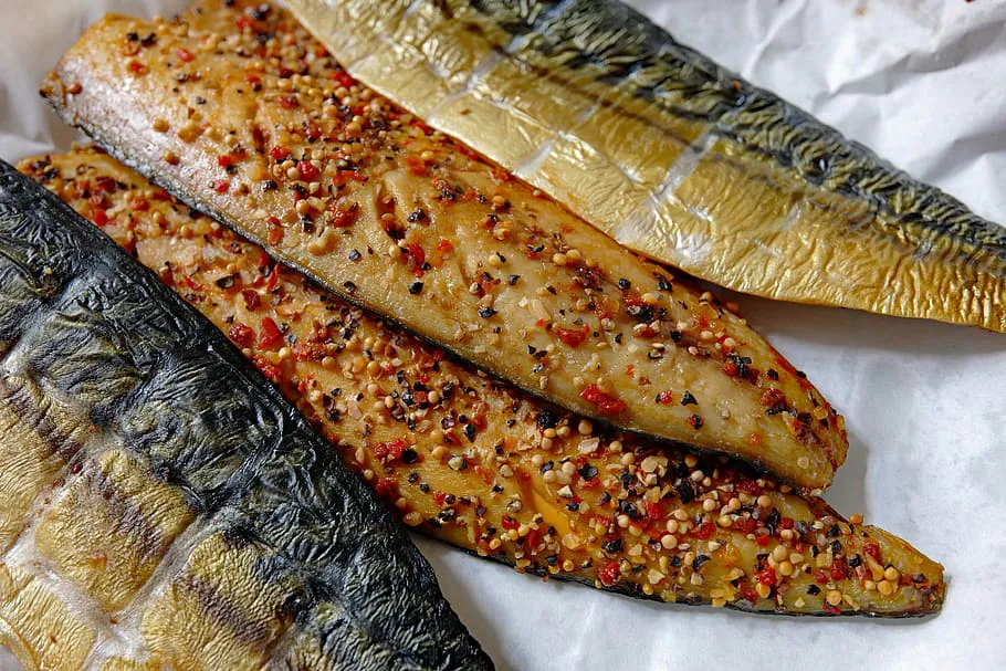 Скумбрия получается вкуснее покупной красной рыбы