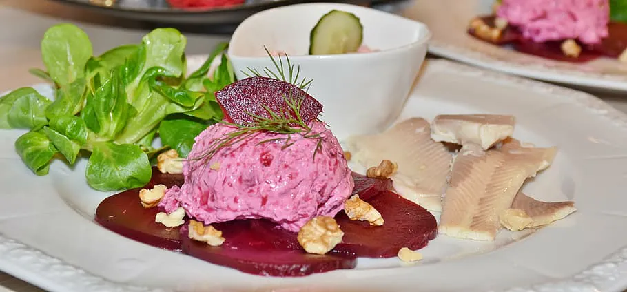 Вкусный свекольный салат от кулинарного блогера: простой и любимый в семье