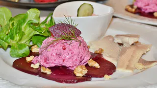 Вкусный свекольный салат от кулинарного блогера: простой и любимый в семье