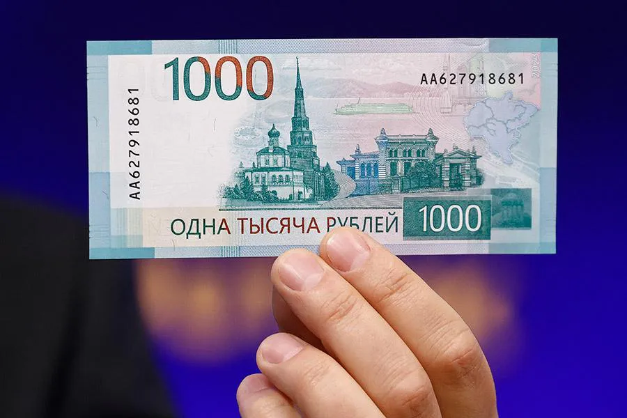 Стало известно, когда россияне увидят новый дизайн "скандальной" 1000-рублевой купюры