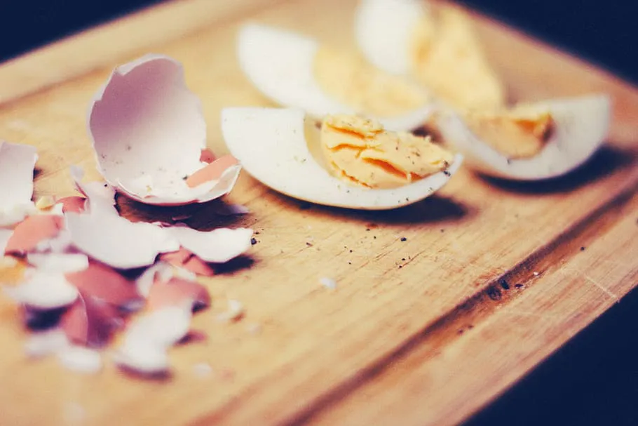 Вкусные идеи для использования вареных яиц: фаршированные и запеченные блюда