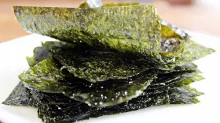 Врачи предупредили, чем опасны чипсы из водорослей для почек
