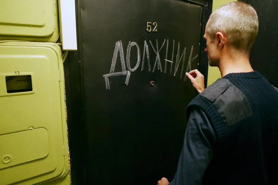 Коллекторов послали на «Госуслуги»