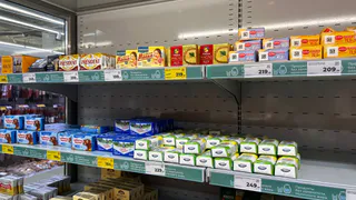 "Золотая бумажка": зачем хитрые хозяйки не выбрасывают обертку от масла — результат поразит

