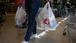 ФАС заинтересовалась наценками на пакеты в крупных магазинах