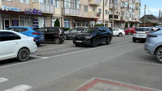 Инспекторы ГИБДД запретили это делать всем водителям у пешеходных переходов: новое разъяснение грозит штрафом в 5000 рублей