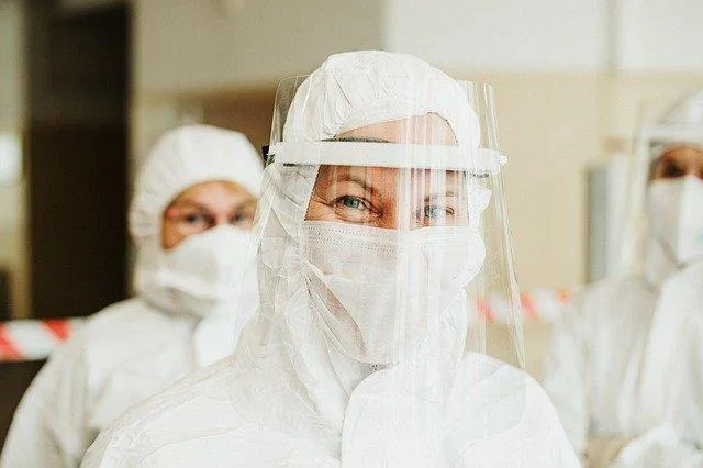 Не расслабляться: ВОЗ оценила ситуацию с COVID-19 в России