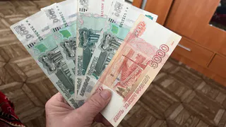Почему в январе лучше забрать деньги с накопительных счетов - россиян предупредили
