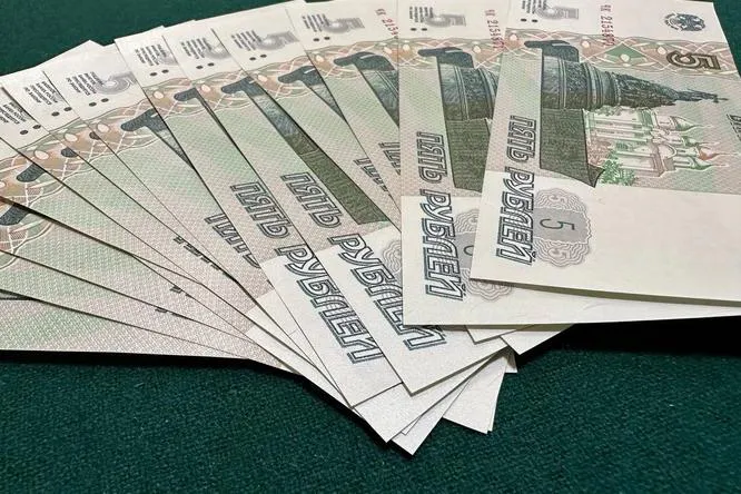 В России введены в оборот новые денежные купюры