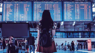 Массовые задержки и отмены рейсов в российских аэропортах из-за временных ограничений